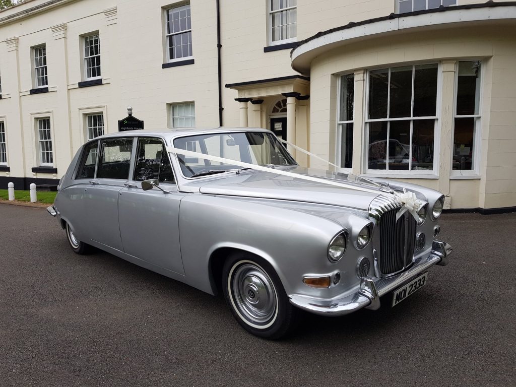 Daimler DS420 Limousine Silver min 2 scaled 2